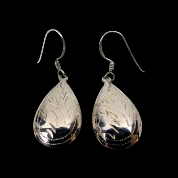 RARE .925 Sterling Silver VTG Hand Chased Floral Teardrop Earrings - Picture 3 of 3